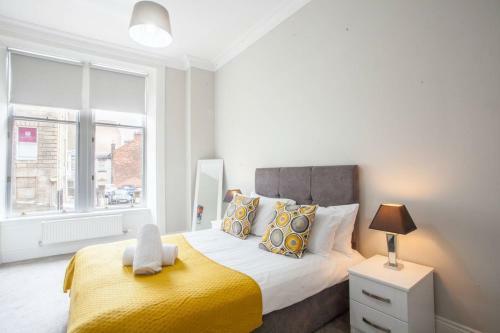 Bright 3 Bedroom Apartment In City Centre