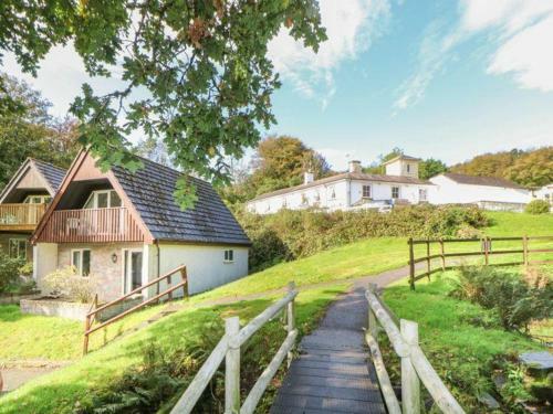 10 Valley View Lodge