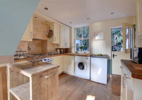 Dolphin Cottage