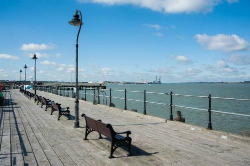Admirals Harbour View 2-bed Apartment In Harwich