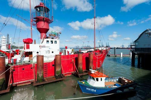 Admirals Harbour View 2-bed Apartment In Harwich