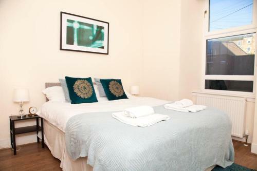 Snug - Logie Baird Apartment