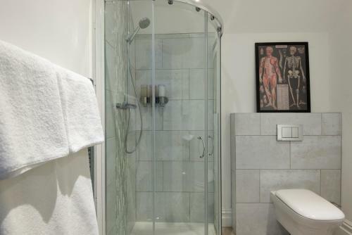 Saint Leonards-on-sea Villa Sleeps 11 With Wifi