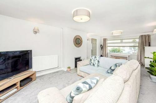 Property 5 Minutes Walk From Trearddur Bay Beach