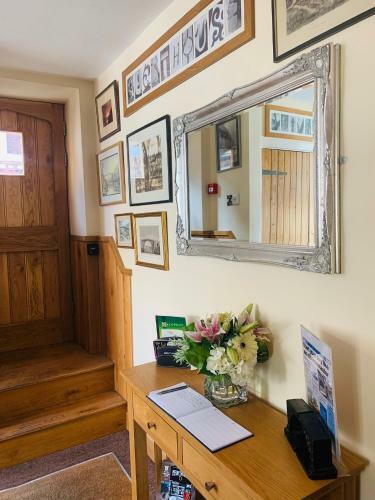 Hostal Bridge View Guest House