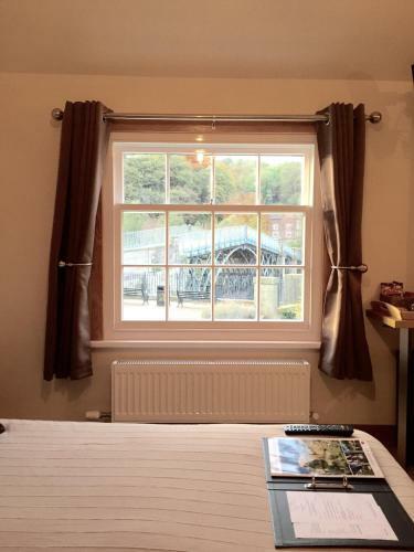 Hostal Bridge View Guest House