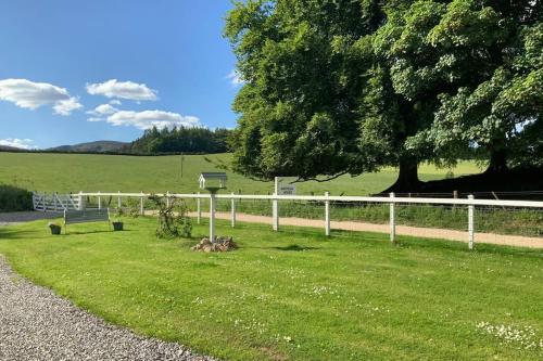 Superb Highland Retreat Close To Loch Ness
