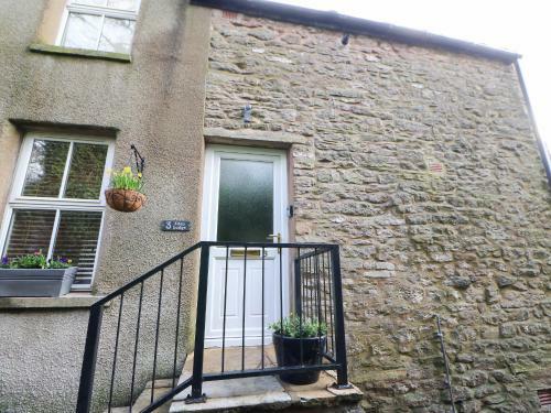 3 Eden Lodge