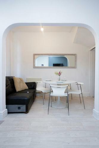 St James Luxury Apartment
