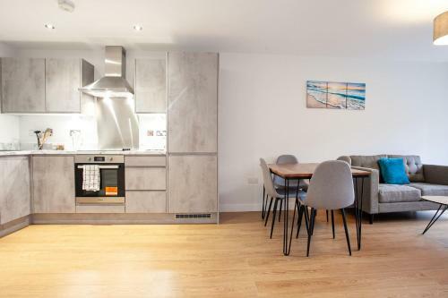 Beautiful Brand New Apartment - Sleeps 4