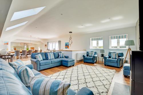 Little Petherick Villa Sleeps 12 With Wifi