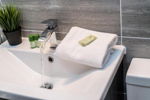 Apartamento Superb Location, Lovely And Bright 2 Bed