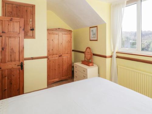 Two Bays And The Orme View Cottage