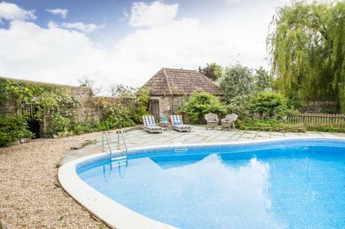 Long Sutton Villa Sleeps 13 With Pool