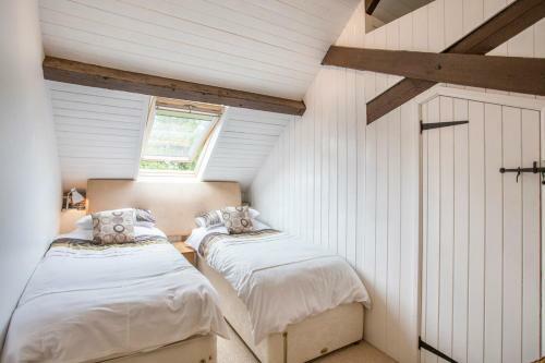 Long Sutton Villa Sleeps 13 With Pool