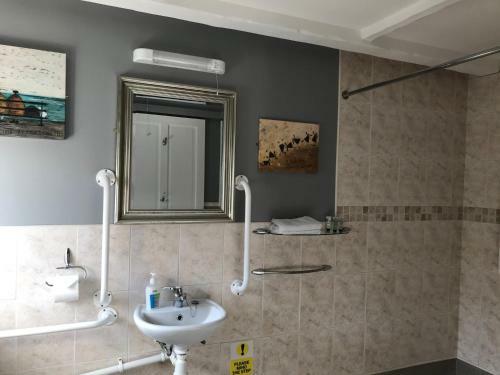 Hostal The Cross Guest House