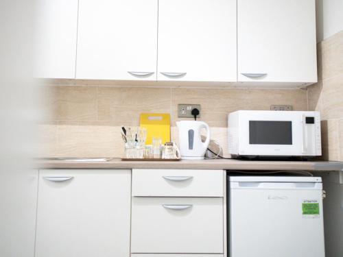 Apartamento Ideally Situated Cosy Studio With Parking And Garden