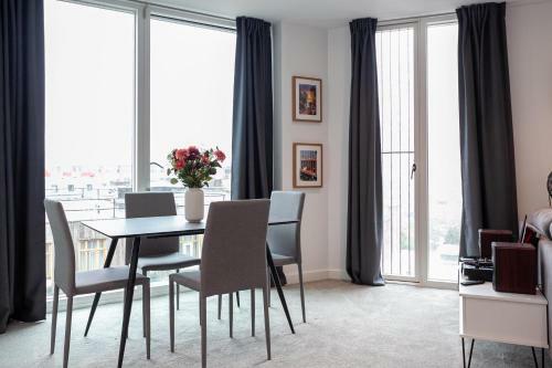 Spacious 2 Bed Apartment In Central Manchester
