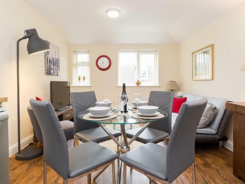 Stayford Apartments, Meriden - Near Nec