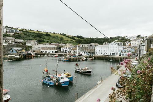 The Backlet - Mevagissey Cottage Sleeps 4