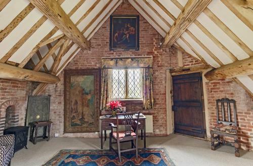 Morville Villa Sleeps 14 With Wifi
