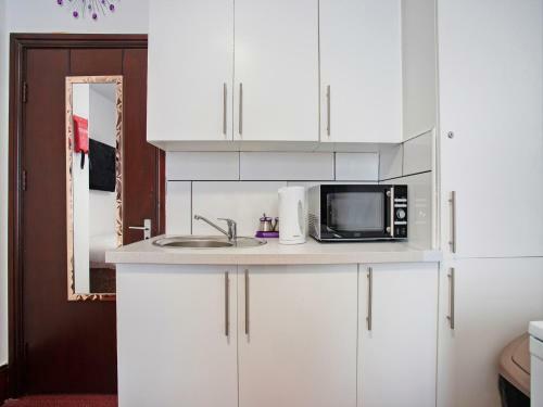Hotel Oyo The Benwell Apartments