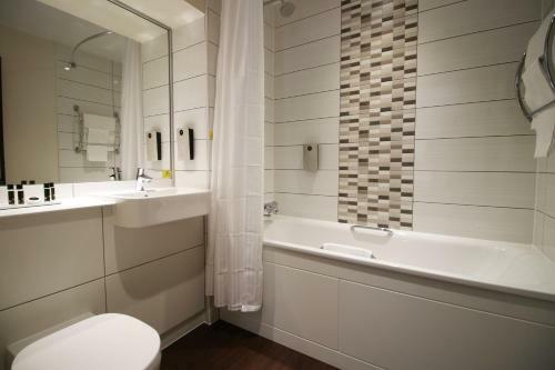 Posada Silurian Hotel By Staybc Family 3