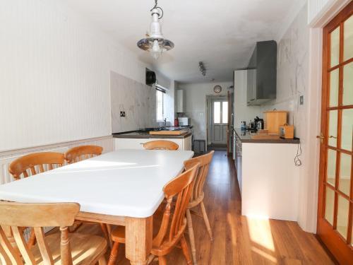 18 Polvella Close