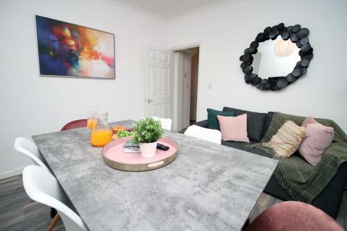 St Woolos Lodge By Staybc
