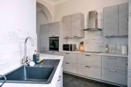Tides - Luxury Sea Views Apartment