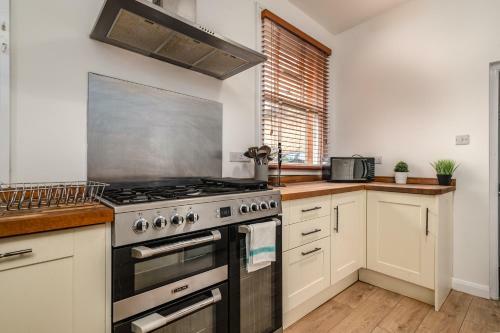 Spacious Contractor House For Large Groups - Private Parking By Comfy Workers