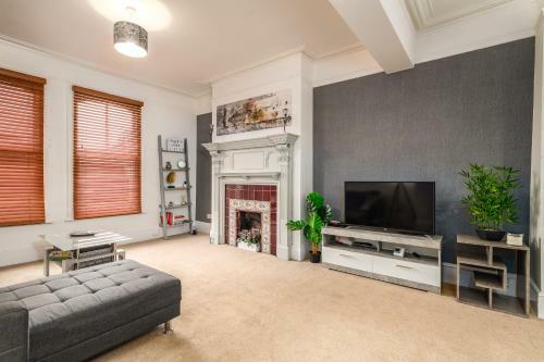 Spacious Contractor House For Large Groups - Private Parking By Comfy Workers