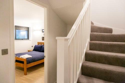 Modern And Bright Two Story Apartment - Super Central Location.