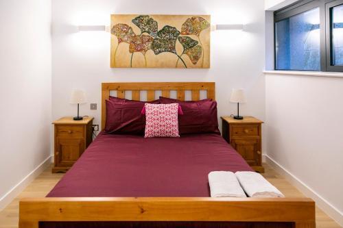 Modern And Bright Two Story Apartment - Super Central Location.