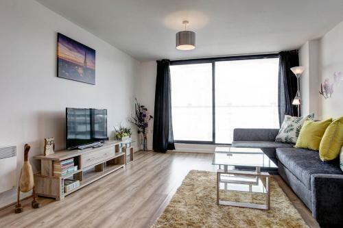 Apartamento Newly Renovated Riverside Flat W/ Private Balcony