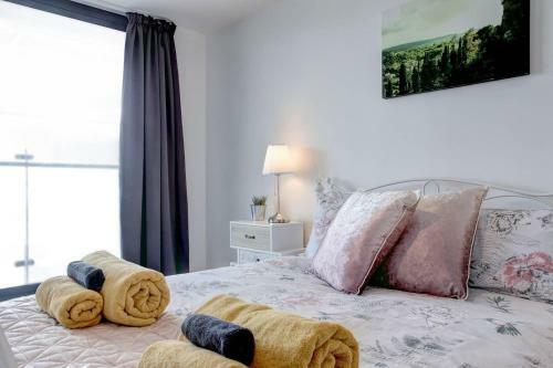 Apartamento Newly Renovated Riverside Flat W/ Private Balcony