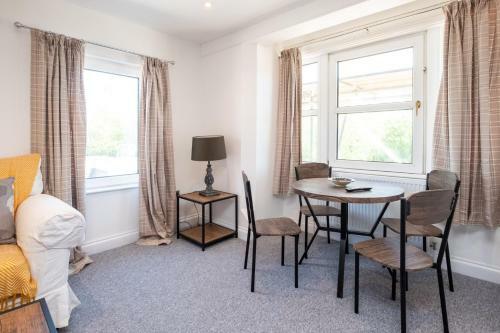 Elm ? Three Tuns Apartments