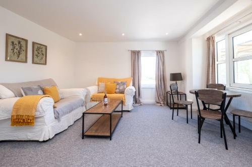Elm ? Three Tuns Apartments