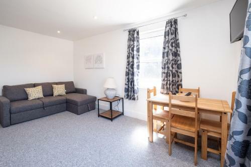 Rowan ? Three Tuns Apartments