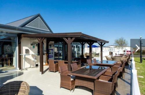 Large Mobile Home, Pevensey Bay Holiday Park,