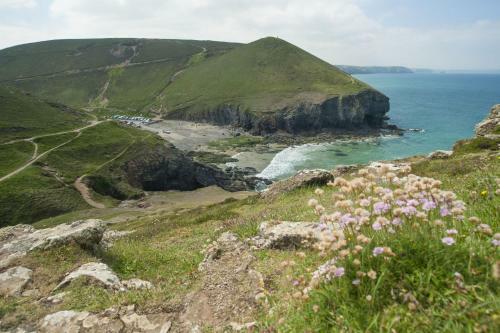 Teyr Mor Cliff
