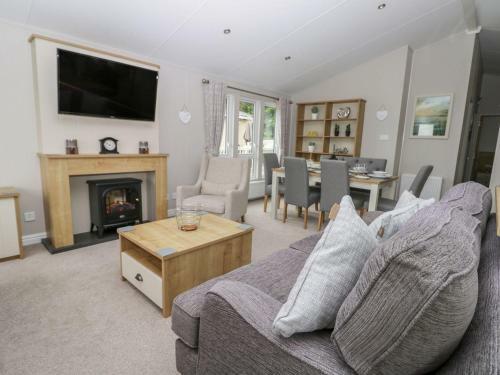 Charming Lodge Located On Cayton Bay Holiday Park
