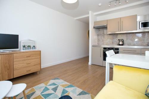 Modern 1 Bedroom Apartment In City Centre