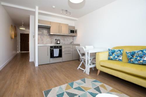 Modern 1 Bedroom Apartment In City Centre