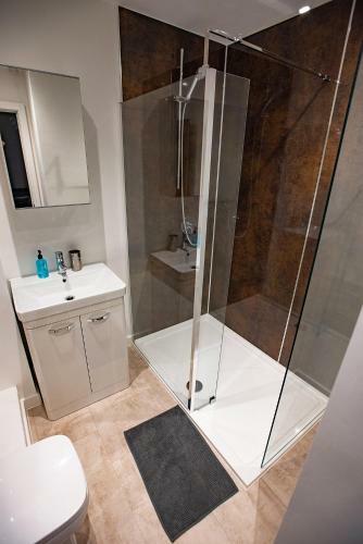 Modern 1 Bedroom Apartment In City Centre