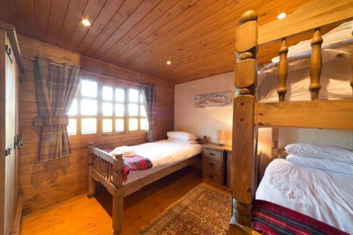 Walnut Log Cabin
