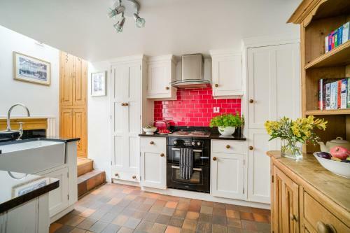 Ebor Cottage South
