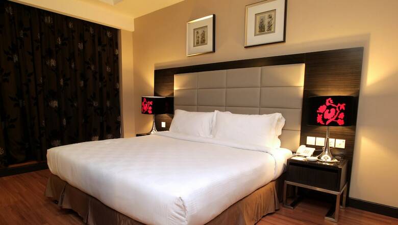 Crown Garden Hotel
