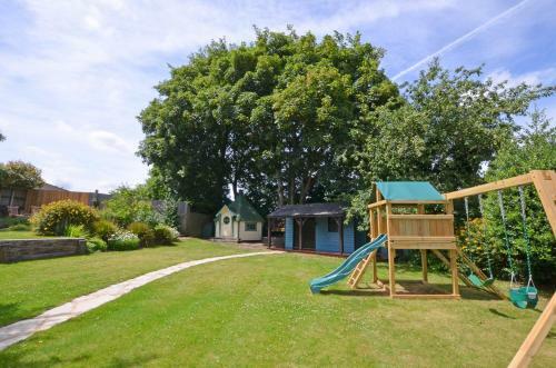 Wimborne Minster Villa Sleeps 8 With Wifi
