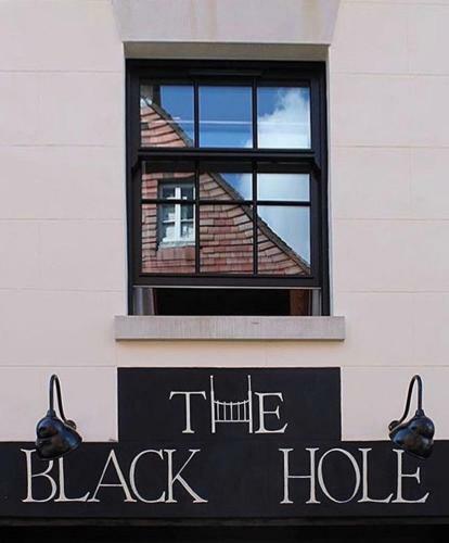 Posada The Black Hole